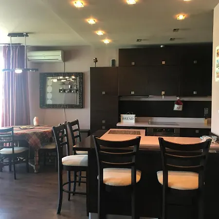 *beverly Hills* Near South Park * Sofia